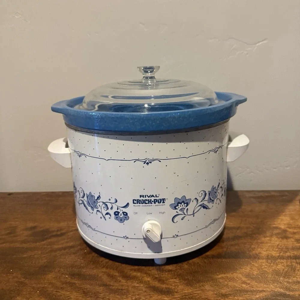 Vintage Rival 6 Quart Crock Pot Slow Cooker Blue Floral Delft 3656